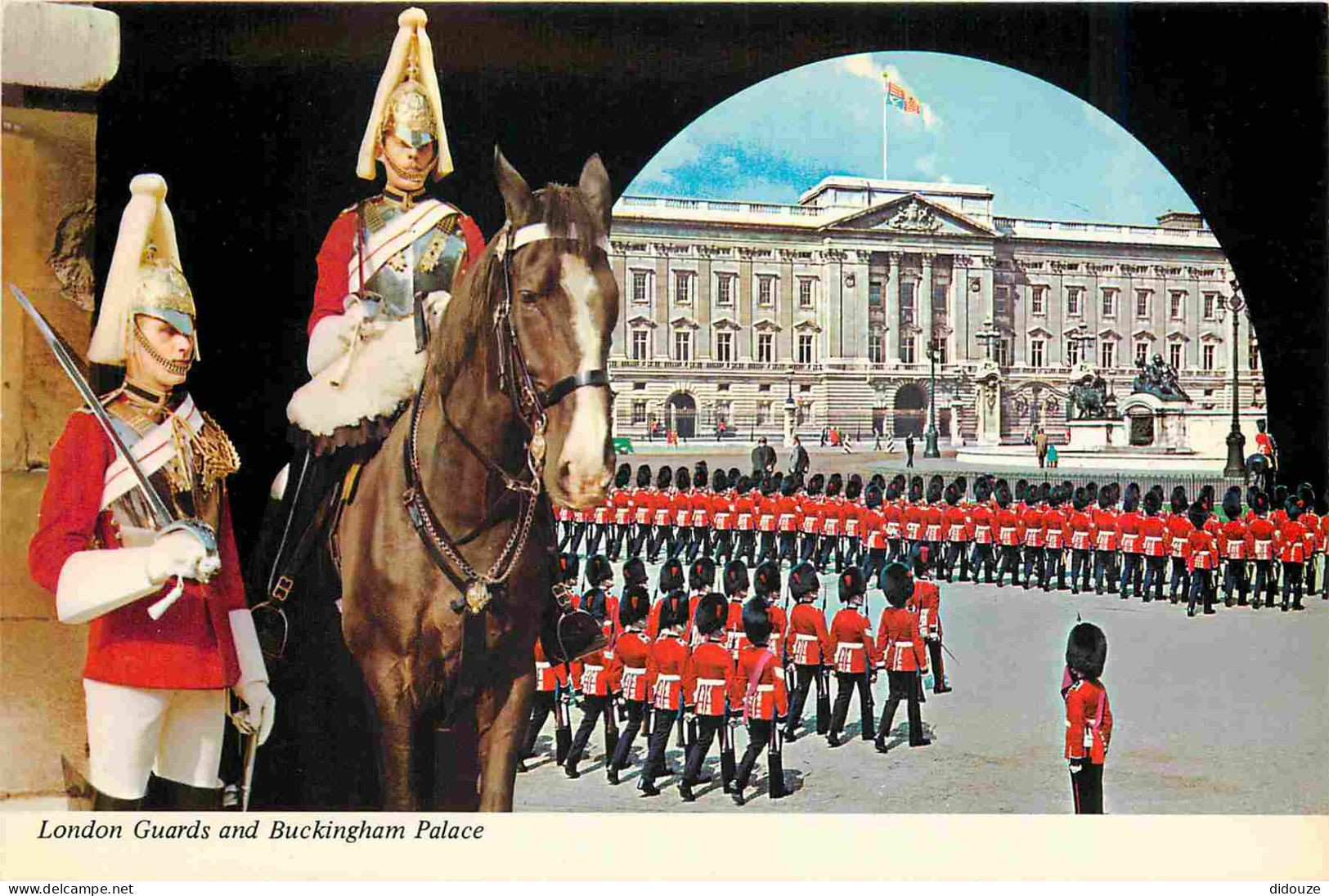 Angleterre - London - Buckingham Palace - London Guards And Buckingham Palace - London - England - Royaume Uni - UK - Un - Buckingham Palace