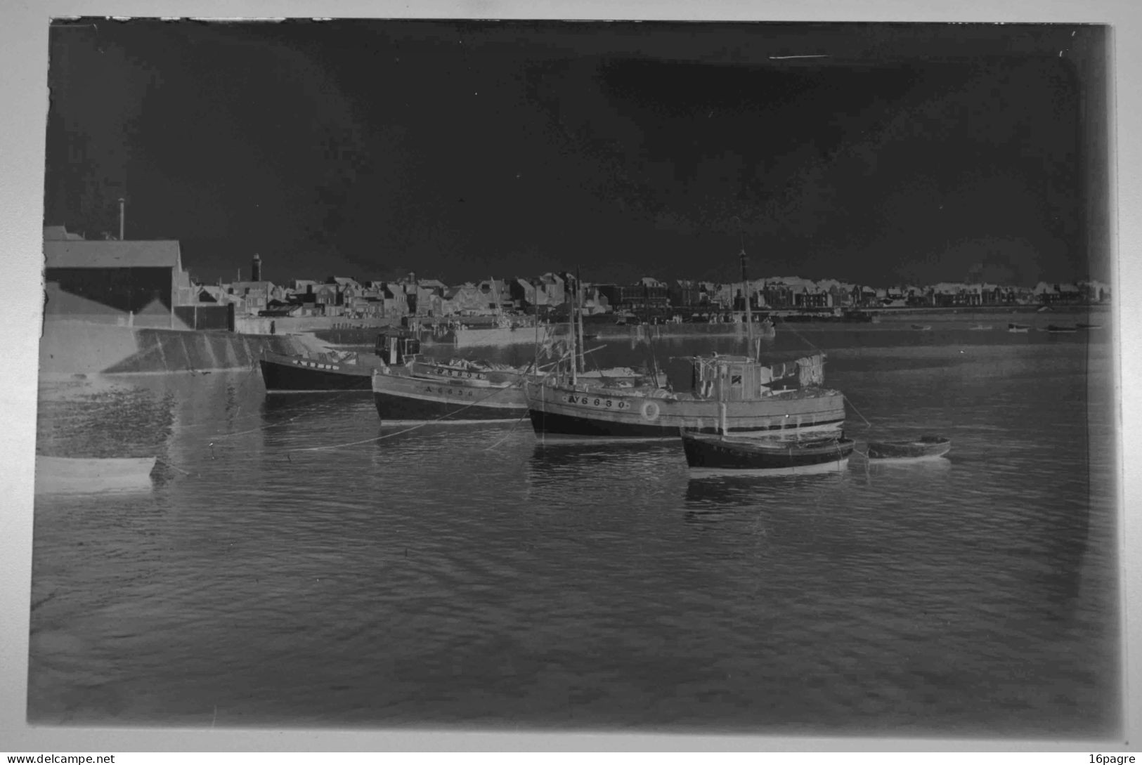 PLAQUE DE VERRE, BATEAUX DE PÊCHE, PORT DE QUIBERON, MORBIHAN. 1950 - Glass Slides