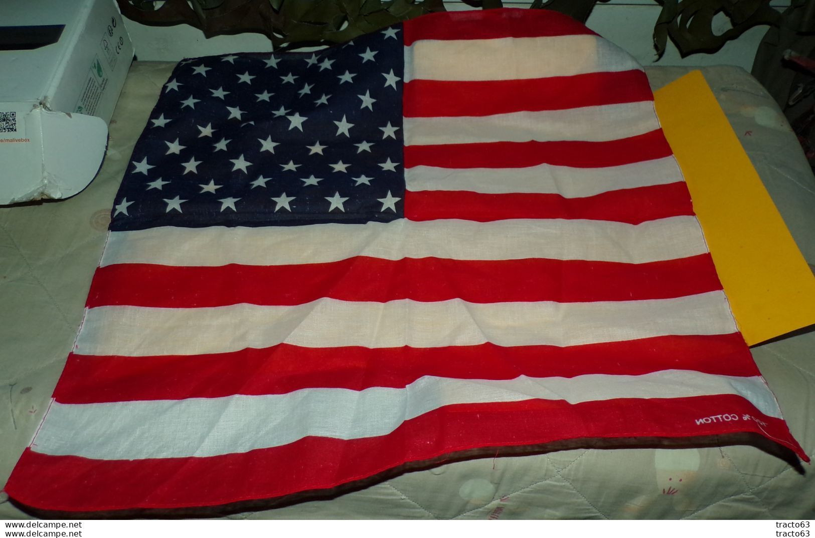 FOULARD EN DRAPEAU AMERICAIN , 100 % COTON  ,DIMENSION 53 CM  X 53 CM ,BON ETAT VOIR PHOTOS . POUR TOUT RENSEIGNEMENT ME - Patches