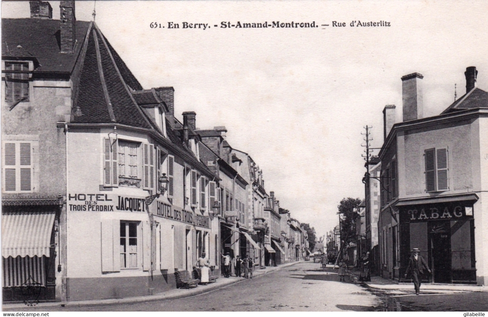 18 - Cher -  SAINT AMAND MONTROND - Rue D Austerlitz - Tabac - Hotel Des Trois Perdrix - Saint-Amand-Montrond