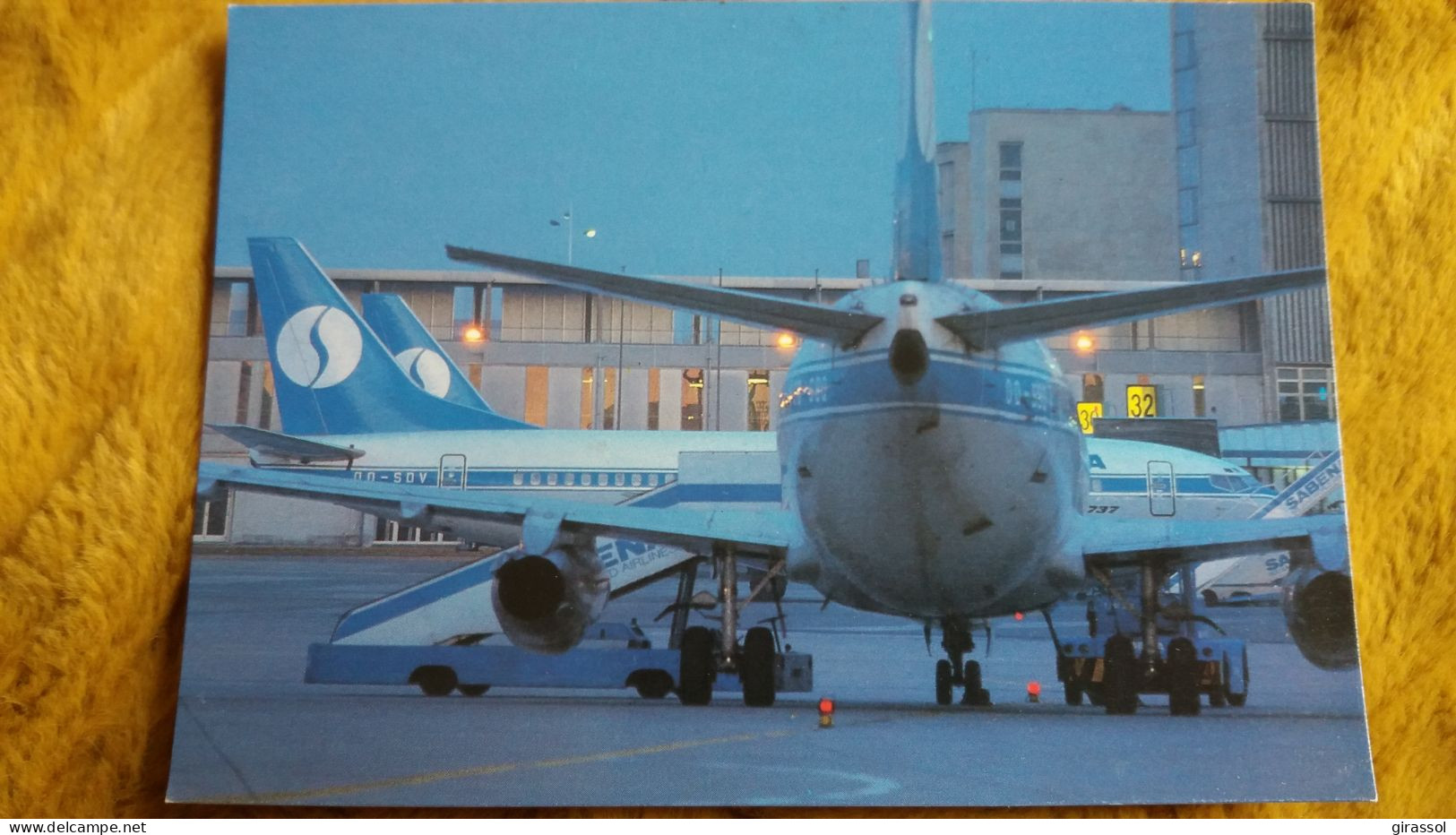 CPM AVION PLANE SABENA BELGIAN WORLD AIRLINES A B 737 200 ON THE APRON AT BRUSSELS AIRPORT AEROPORT BRUXELLES - 1946-....: Era Moderna