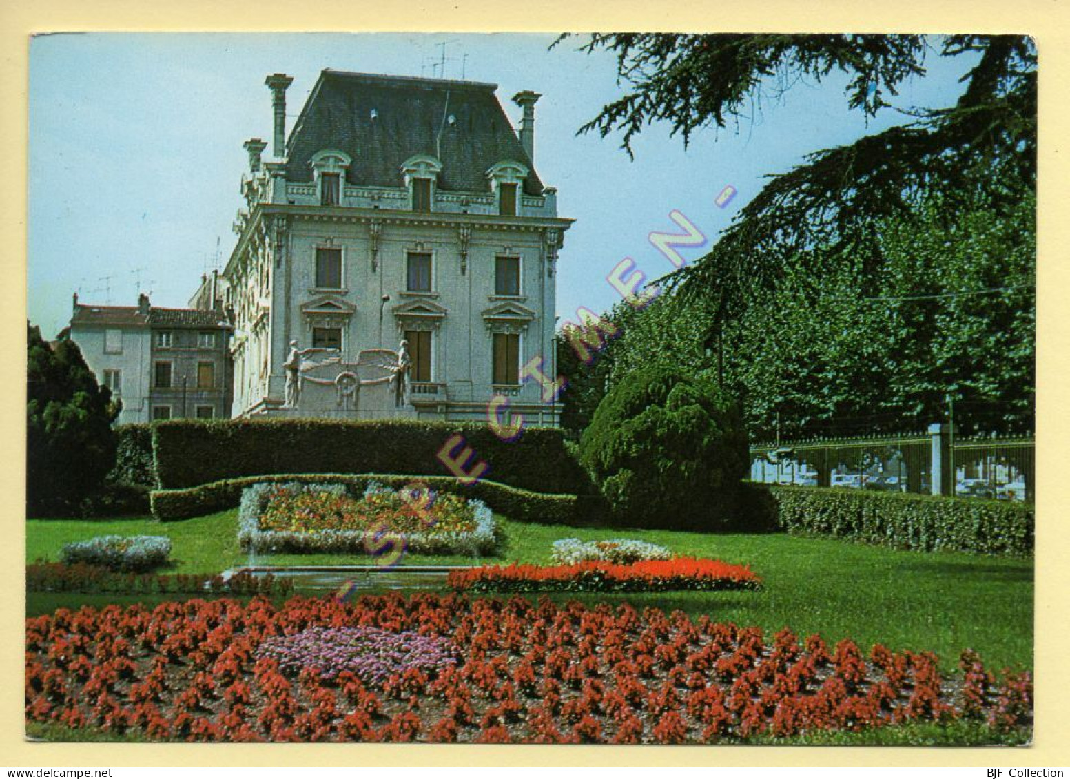 42. RIVE-DE-GIER - Caisse D'Epargne - Massif Fleurs Du Jardin Public - Monument Aux Morts (voir Scan Recto/verso) - Rive De Gier
