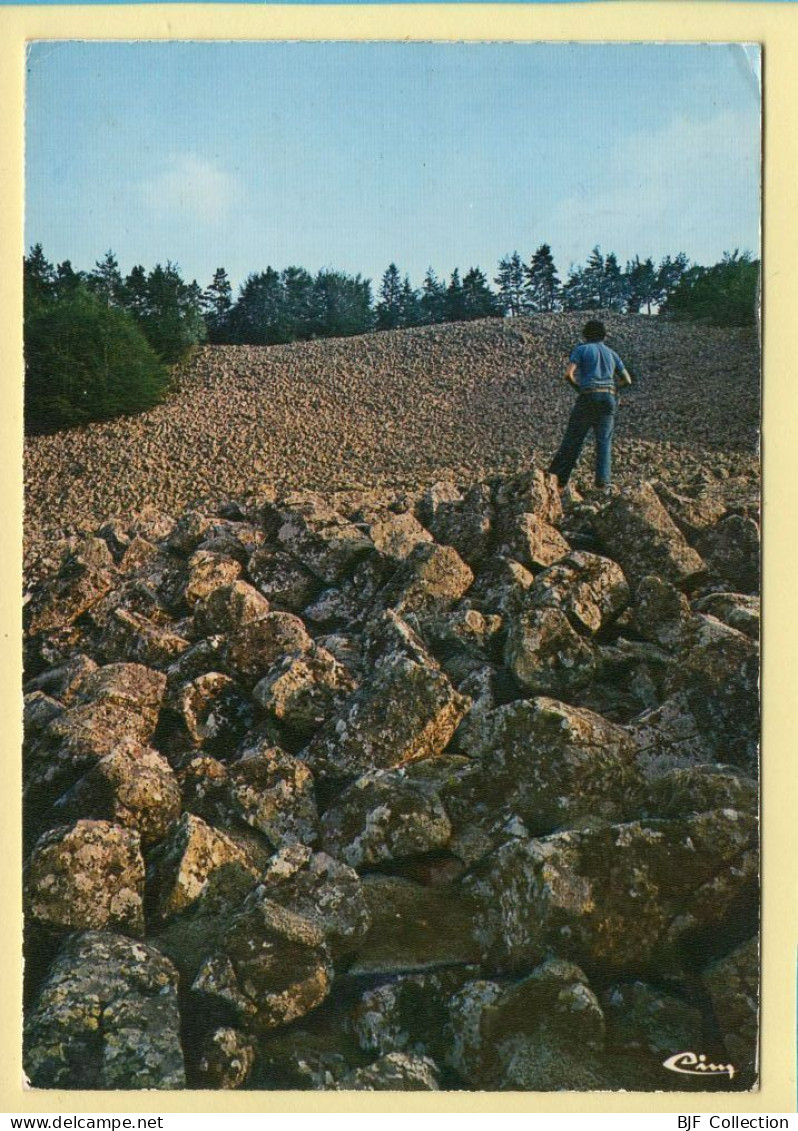 43. Environs De Craponne-sur-Arzon Vers ST-JULIEN-D'ANCE – Sa Lave (animée) (voir Scan Recto/verso) - Craponne Sur Arzon