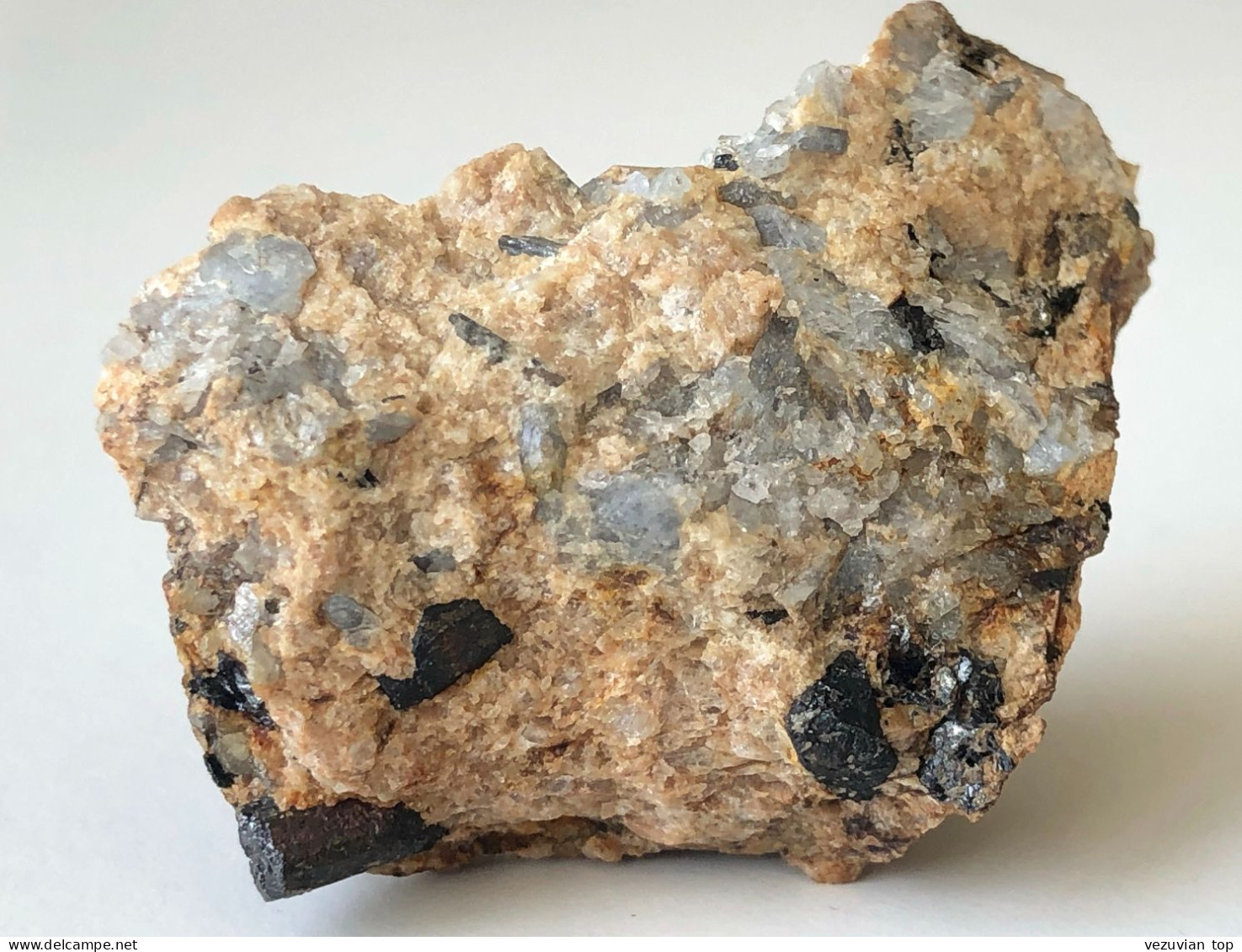 Columbite-(Fe), Grey-blue Corundum In Feldspar Matrix - Minéraux