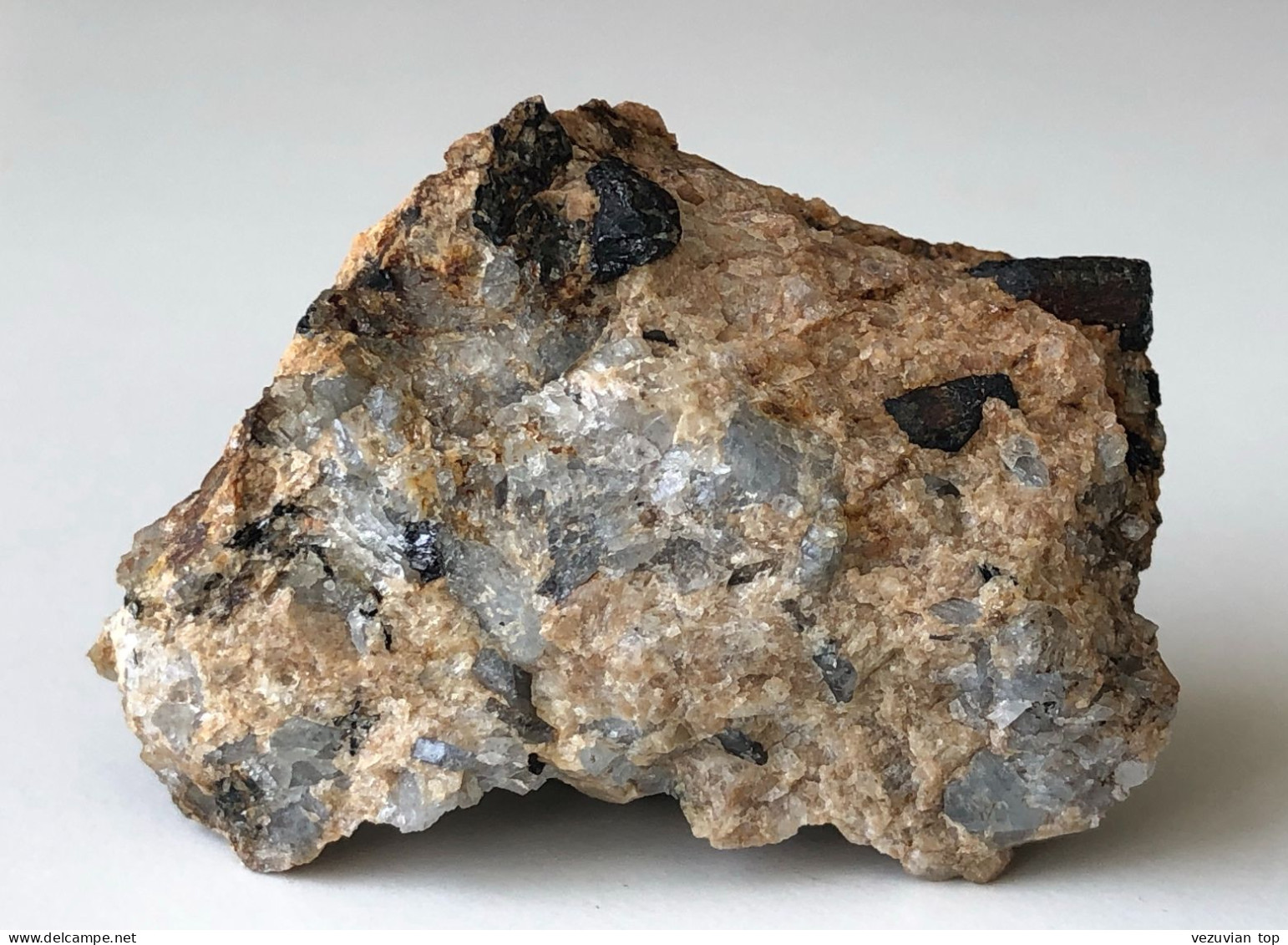 Columbite-(Fe), Grey-blue Corundum In Feldspar Matrix - Minéraux