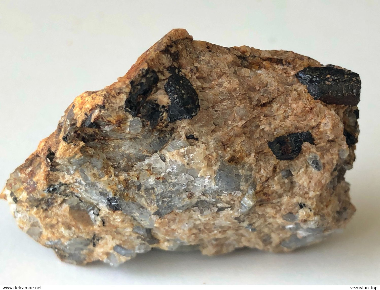 Columbite-(Fe), Grey-blue Corundum In Feldspar Matrix - Minéraux