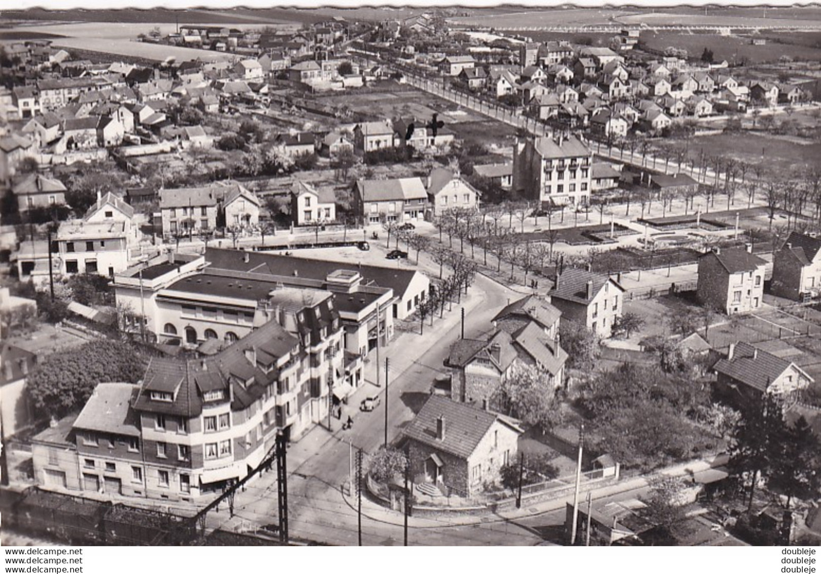 D91  BRÉTIGNY SUR ORGE  Vue Générale Rue Et Square Anatole France  ....... Vue Aérienne - Bretigny Sur Orge