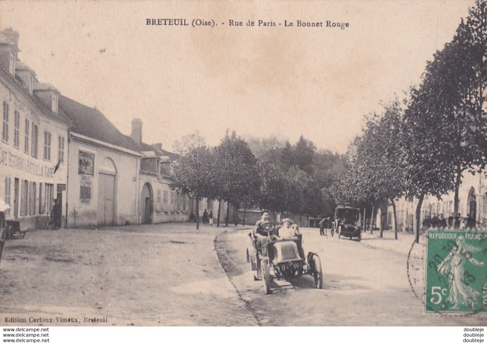 D60  BRETEUIL  Rue De Paris Le Bonnet Rouge  ...........  Carte Peu Courante - Breteuil