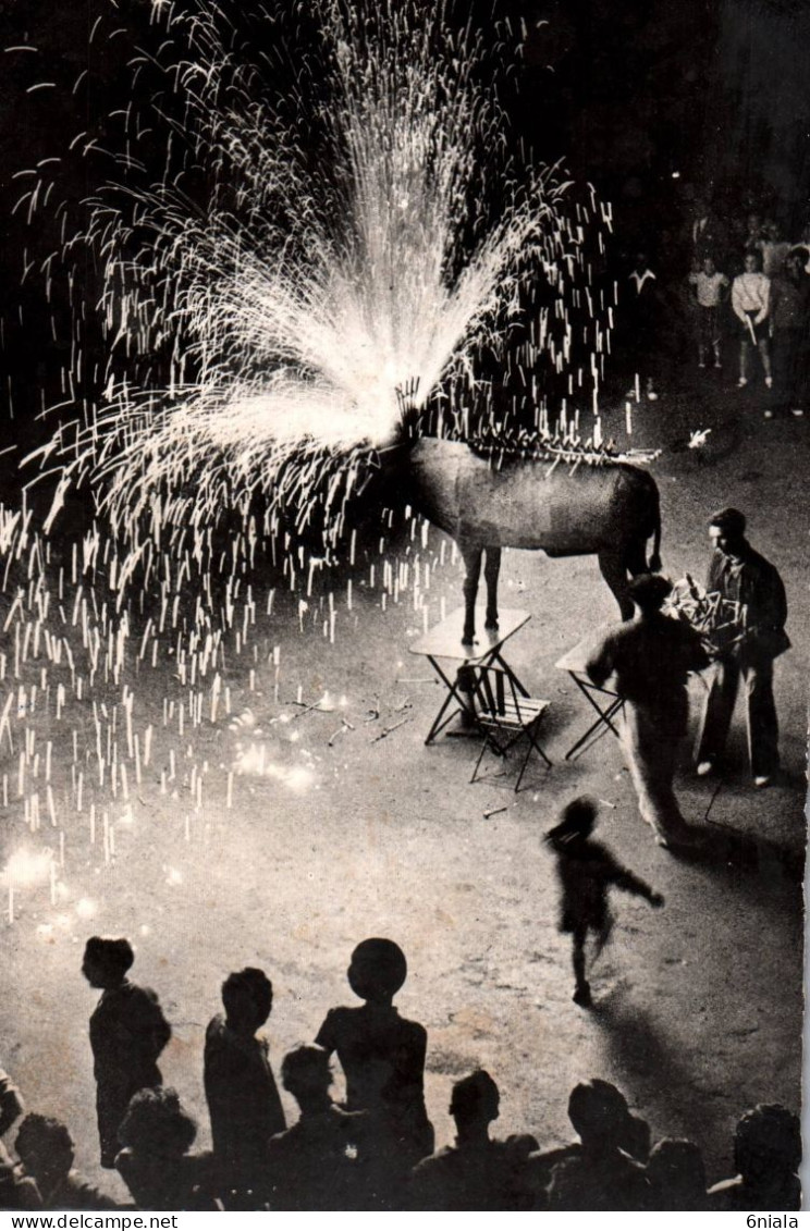 F 21444 TORO DE FUEGO ( Feu D'artifice )  ( 2 Scans) - Corrida