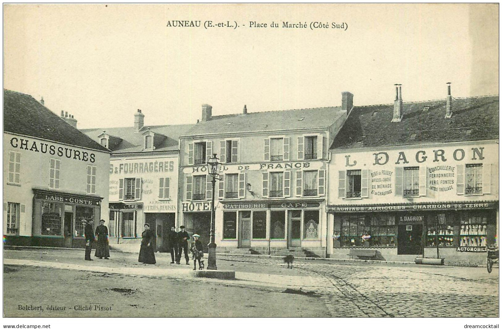 28 AUNEAU. Place Du Marché. Hôtel De France Et Quincaillerie Dagron - Auneau