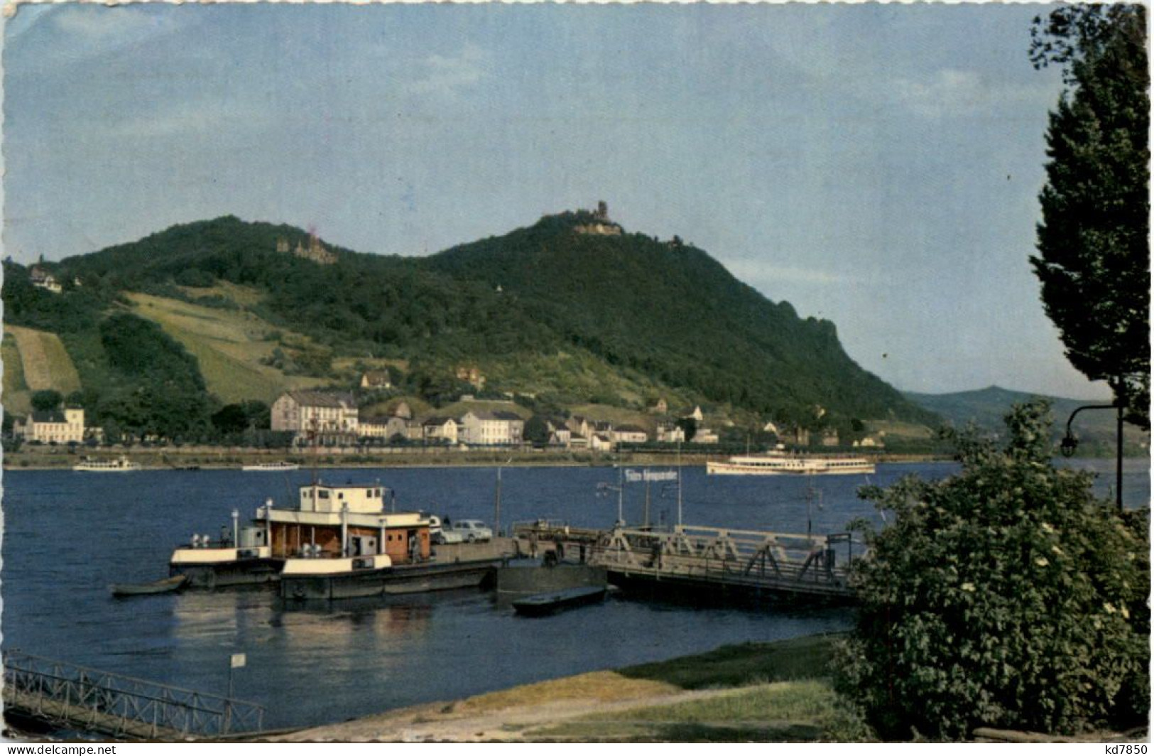 Blick über Den Rhein Auf Königswinter Und Den Drachenfels - Koenigswinter