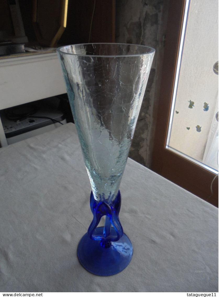 Vintage - Grand Vase Flûte Cône En Verre Bleuté Sur Pied Torsadé Verrerie D'Art - Vazen