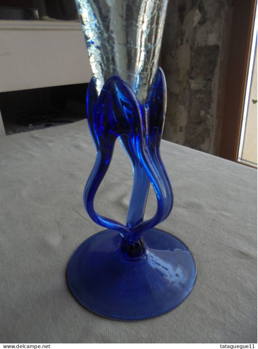 Vintage - Grand Vase Flûte Cône En Verre Bleuté Sur Pied Torsadé Verrerie D'Art - Vasen