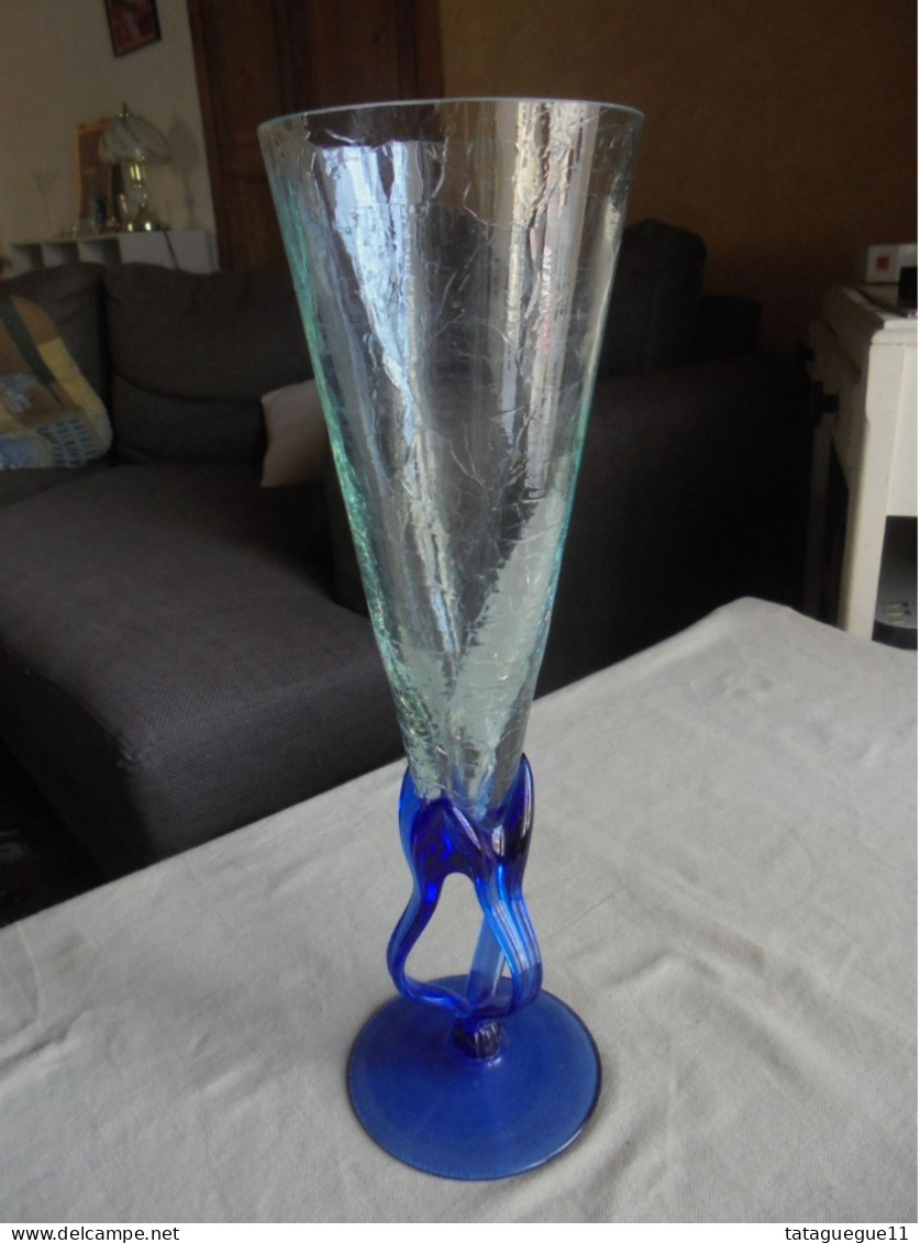 Vintage - Grand Vase Flûte Cône En Verre Bleuté Sur Pied Torsadé Verrerie D'Art - Vazen