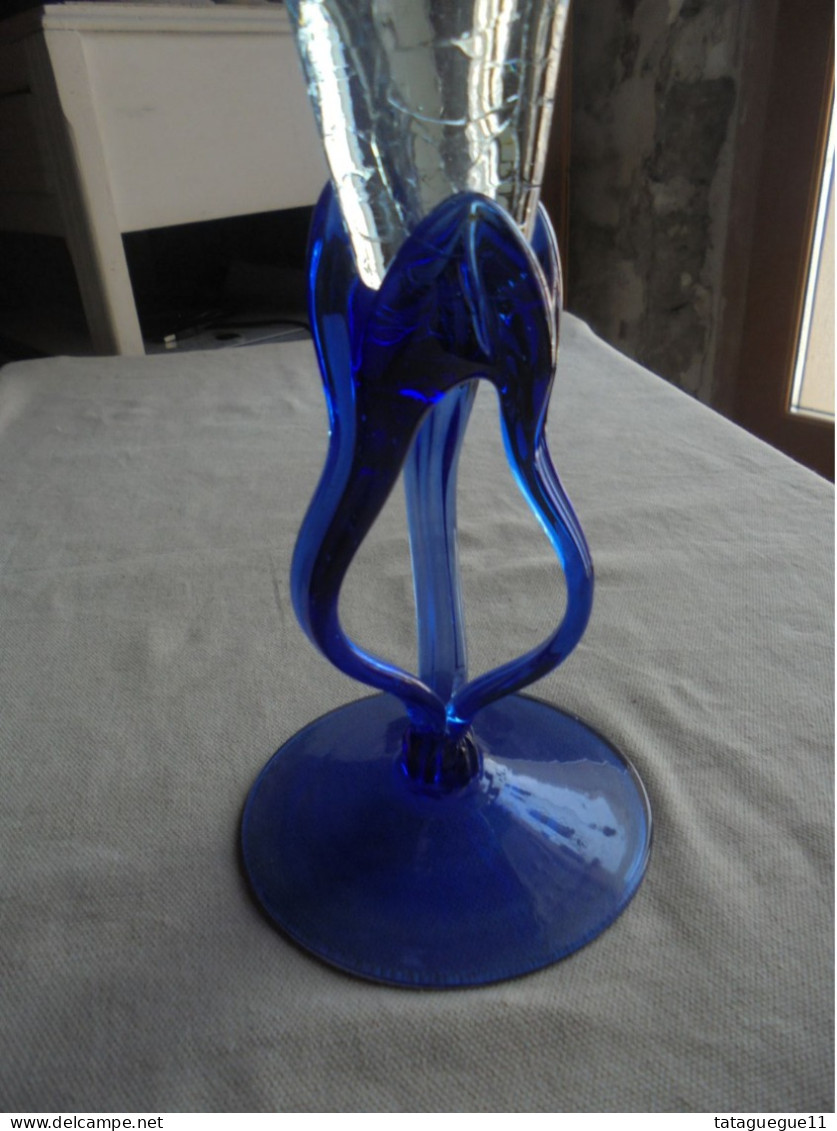 Vintage - Grand vase flûte cône en verre bleuté sur pied torsadé Verrerie d'Art