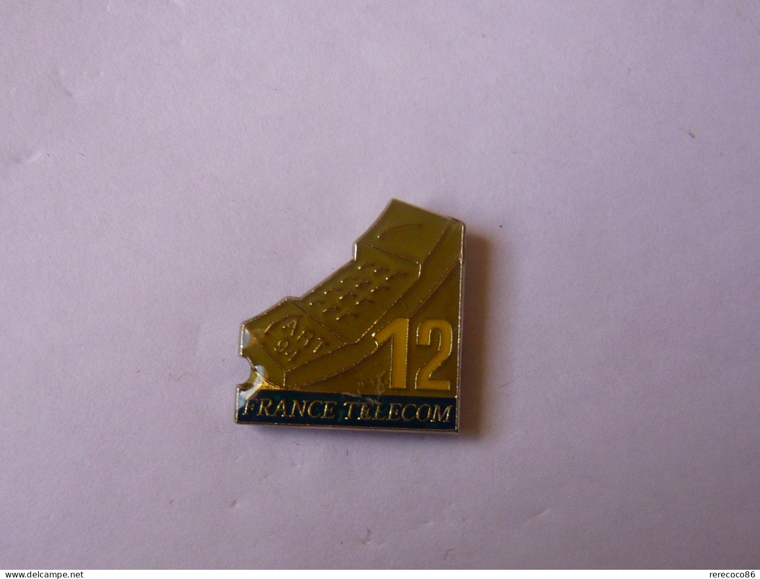 Pins  FRANCE TELECOM 12 RENSEIGNEMENTS TELEPHONIQUES - Telecom De Francia