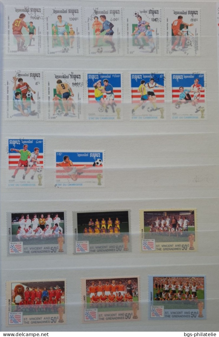 Collection de timbres sur le thème du Football.