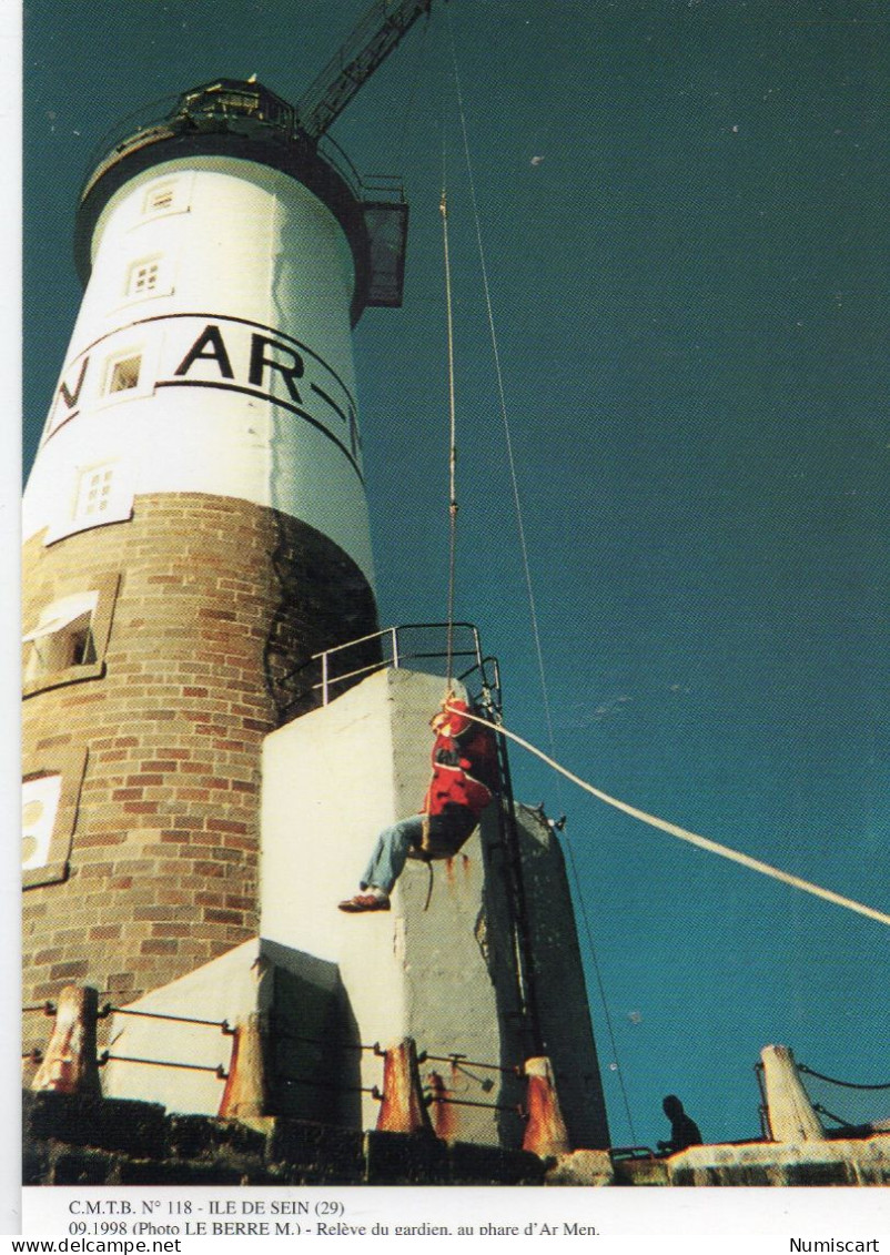 Ile De Sein Animée Relève Du Gardien Phare D'Ar Men Photo M. Le Berre - Ile De Sein