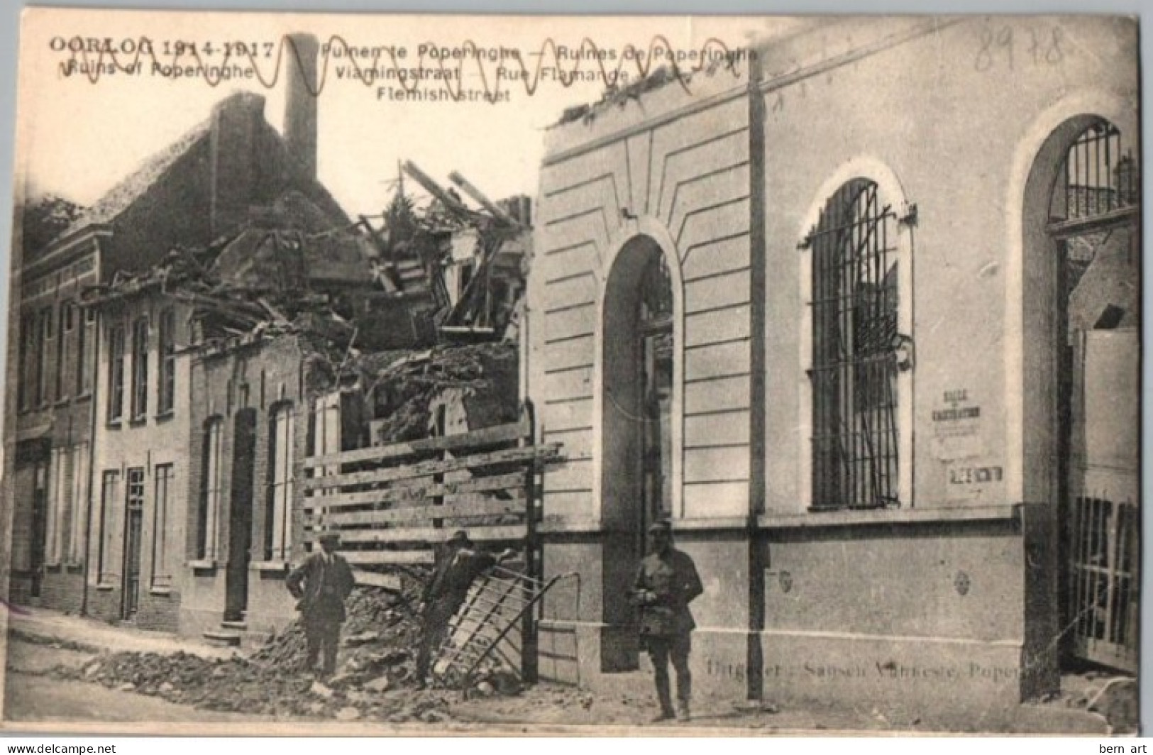 CPA.- OORLOG 1914-1917.- Ruines De Poperinghe, Rue Flamande.  N°: Sans. Edit.: Ungever: Sancen Vannesie Poperinghe. - Poperinge