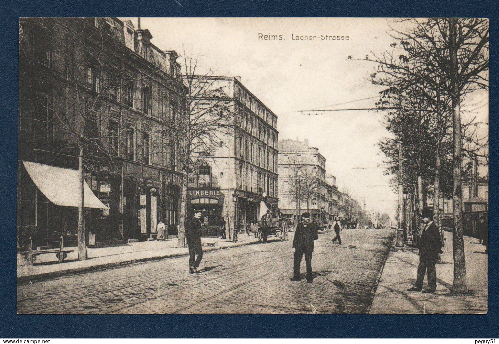 51. Reims. Laoner Strasse. Avenue De Laon (avant Guerre 1914-18). Magasins De Cycles, Lingerie, Buvette. Passants. - Reims