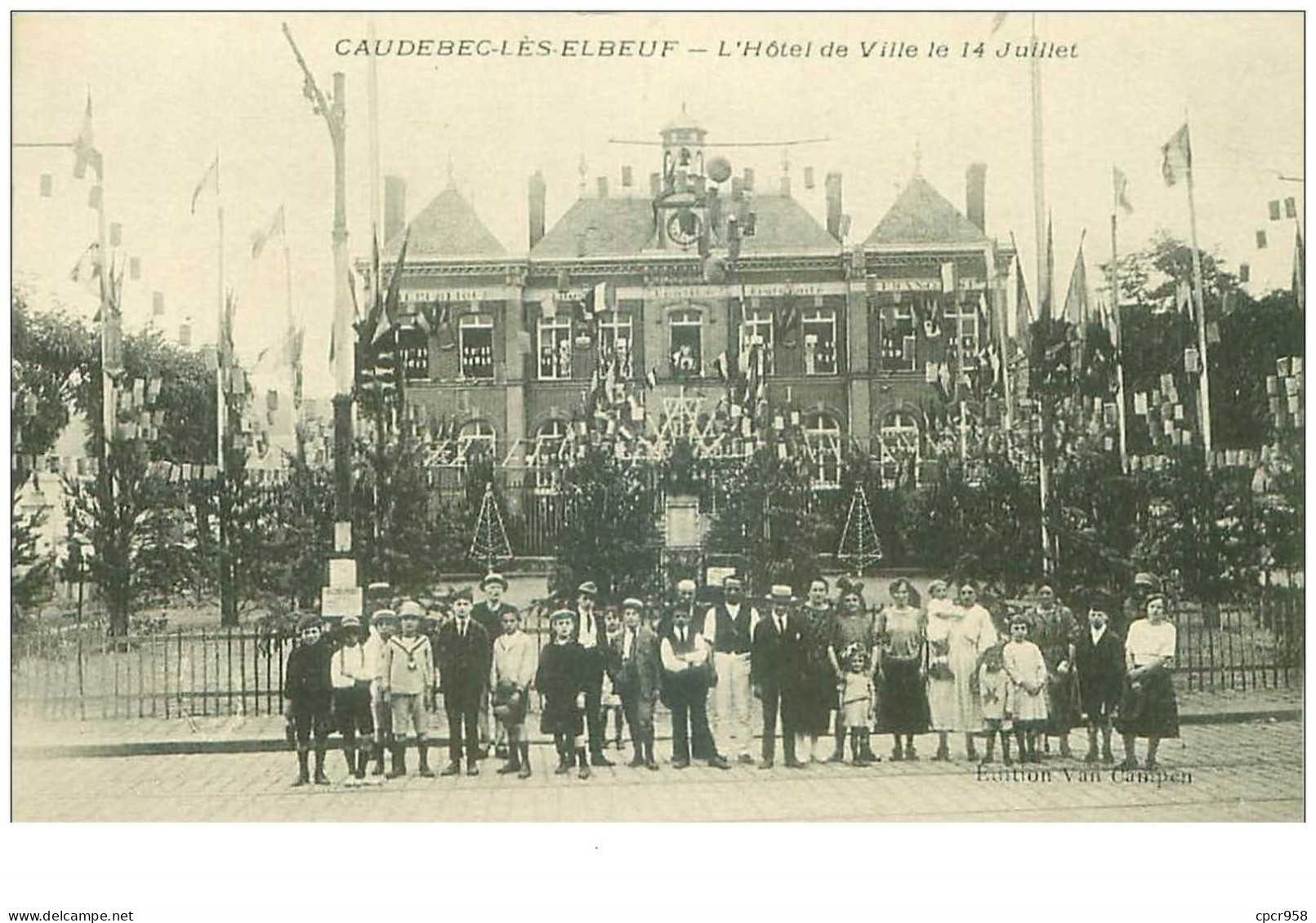 76.CAUDEBEC LES ELBEUF.n°28006.L'HOTEL DE VILLE LE 14 JUILLET - Caudebec-lès-Elbeuf