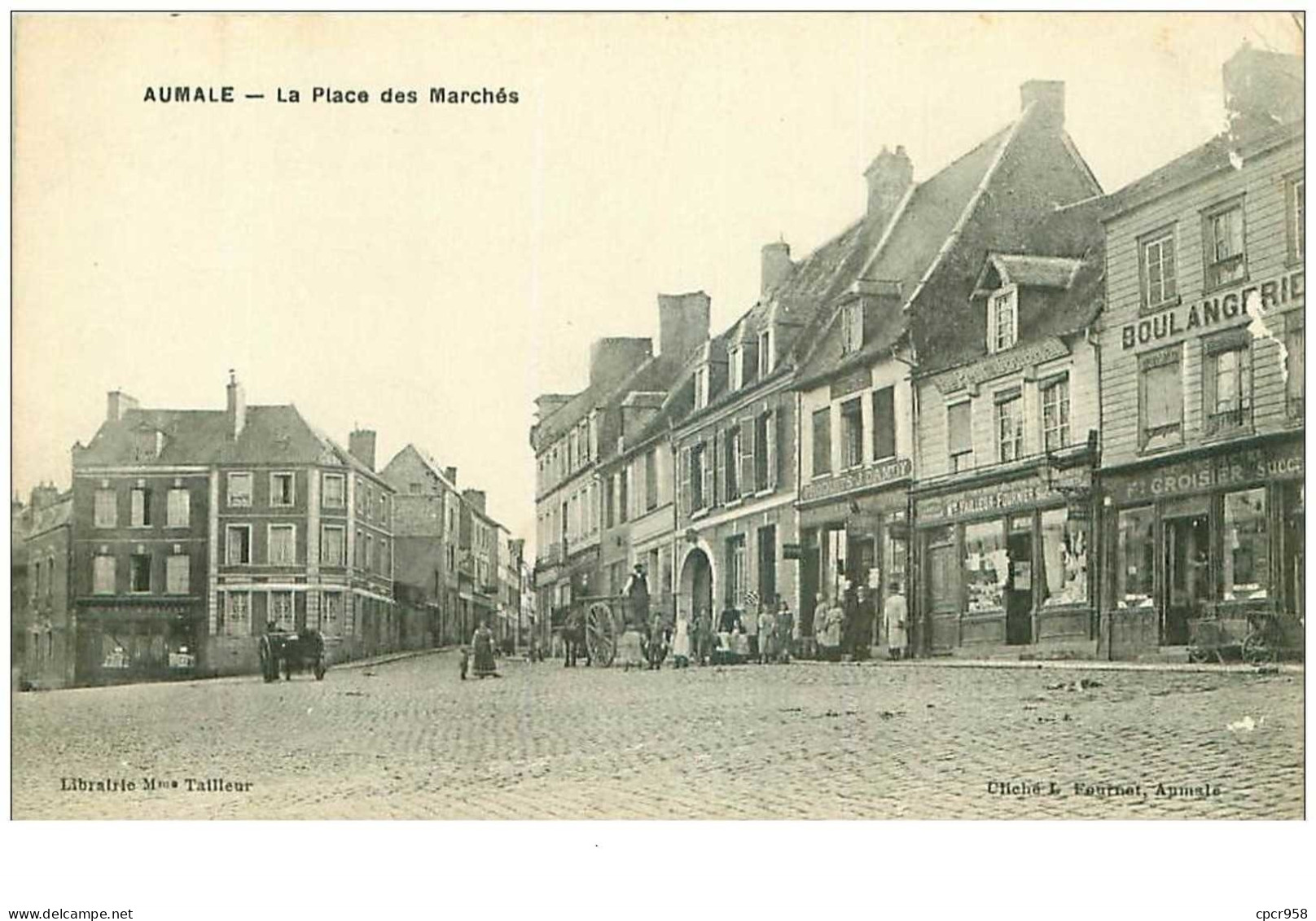 76.AUMALE.n°26872.LA PLACE DES MARCHES.BOULANGERIE.MANQUES - Aumale