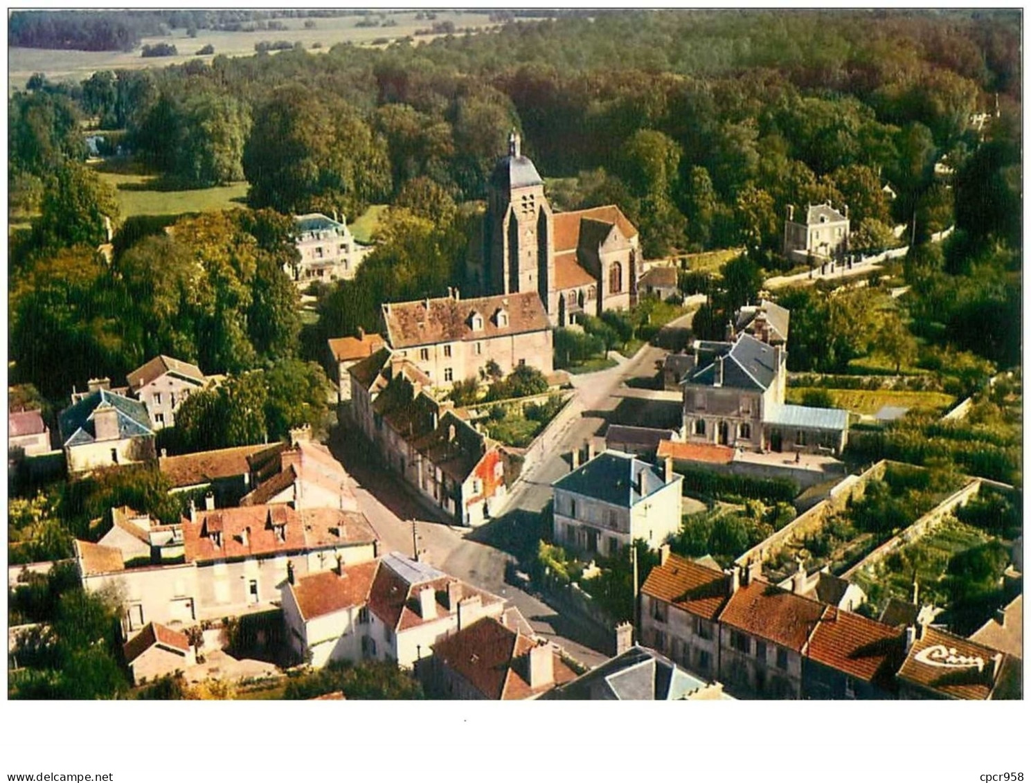 77.FAREMOUTIERS.n°22513.VUE AERIENNE.L'EGLISE ET L'ABBAYE.CPSM - Faremoutiers