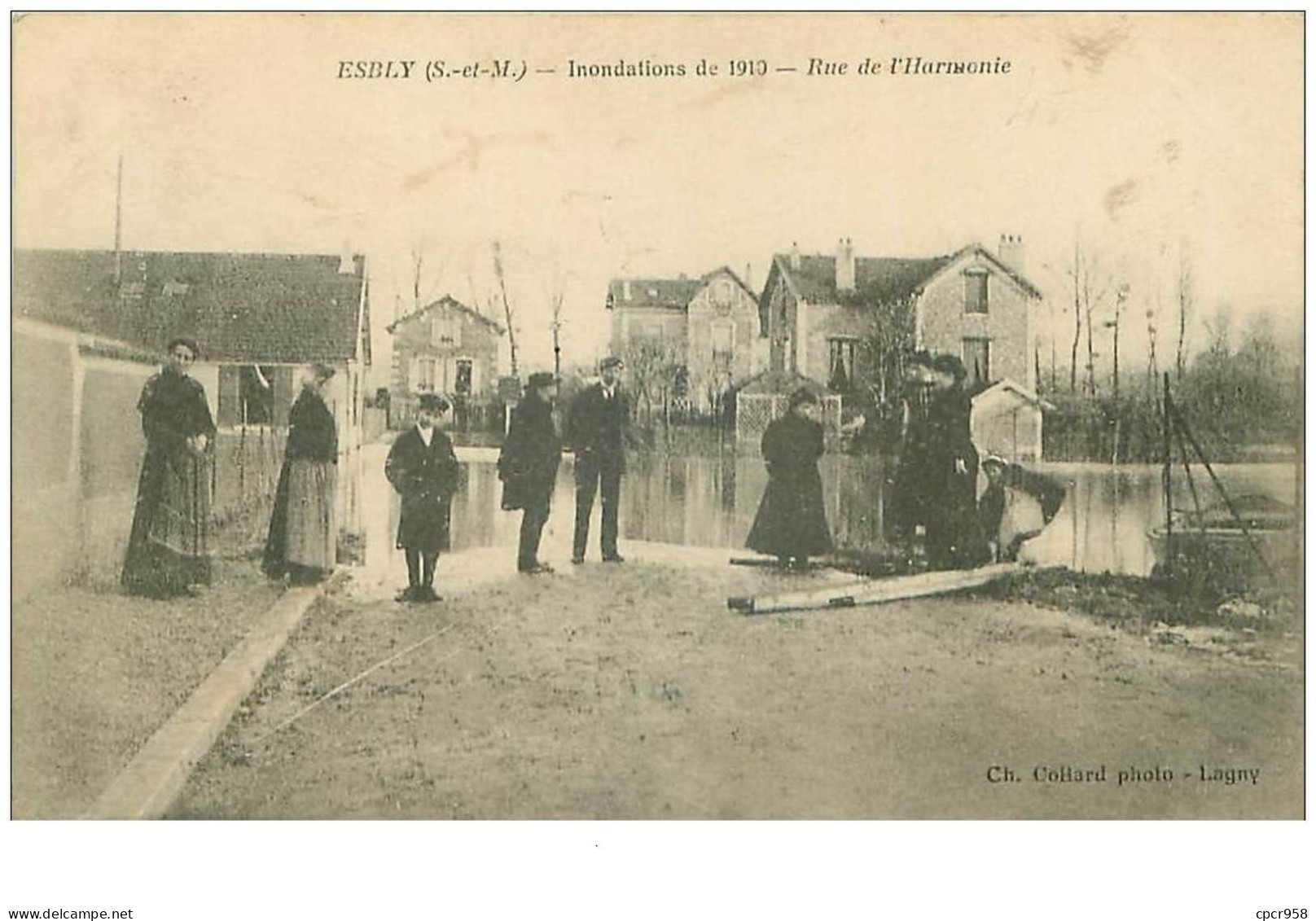 77.ESBLY.n°20255.INONDATIONS DE 1910.RUE DE L'HARMONIE - Esbly