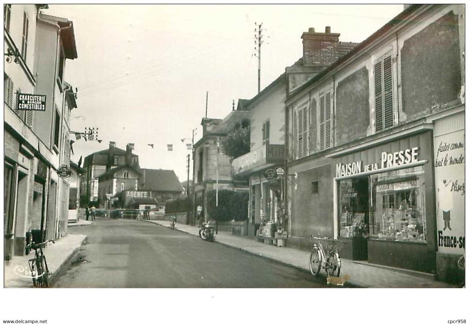 77 . N°36975.esbly Rue Du Generale Leclerc.cpsm - Esbly