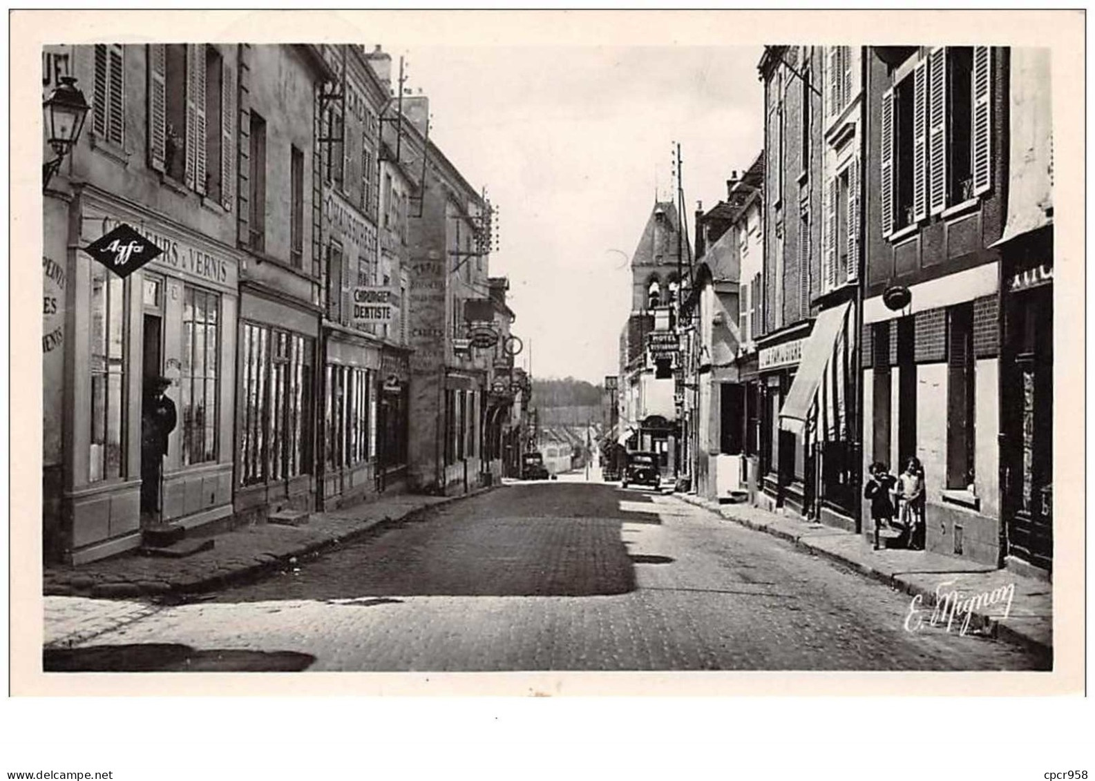 77 . N° 44625 . Rozay En Brie.rue De Paris. Vue Generale . Cpsm  14 X 9 Cm. - Rozay En Brie