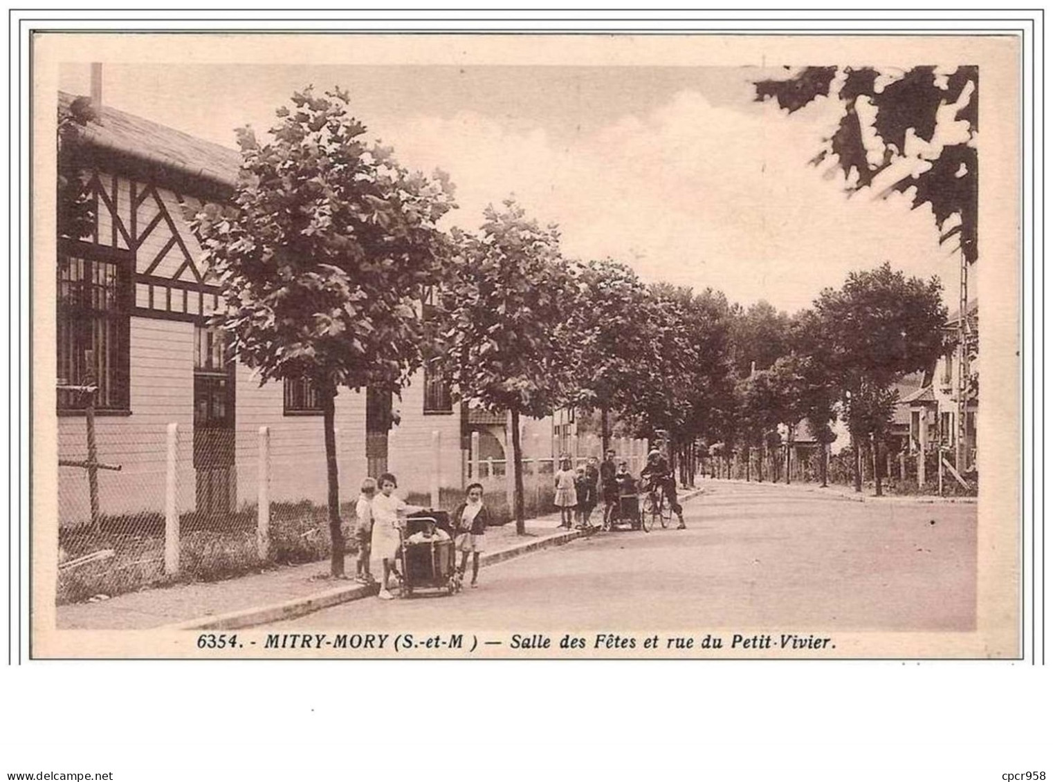 77.MITRY-MORY.SALLE DES FETES ET RUE DU PETIT-VIVIER. - Mitry Mory