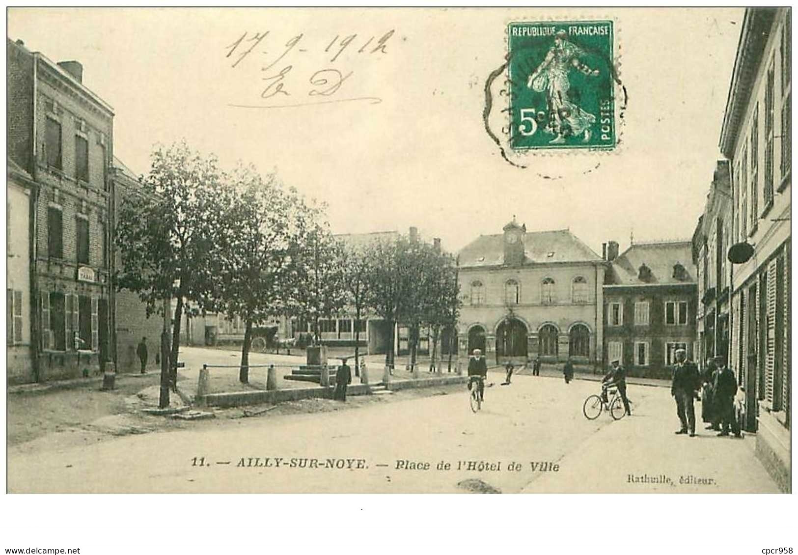 80.AILLY SUR NOYE.n°15928.PLACE DE L'HOTEL DE VILLE - Ailly Sur Noye