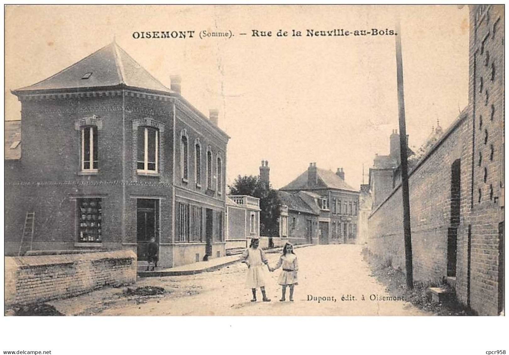 80 . N° 47074 . Oisemont . Rue De La Neuville Au Bois.etat Plies - Oisemont