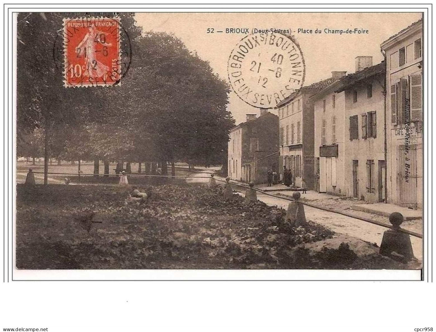 79.BRIOUX.PLACE DU CHAMP-DE-FOIRE - Brioux Sur Boutonne