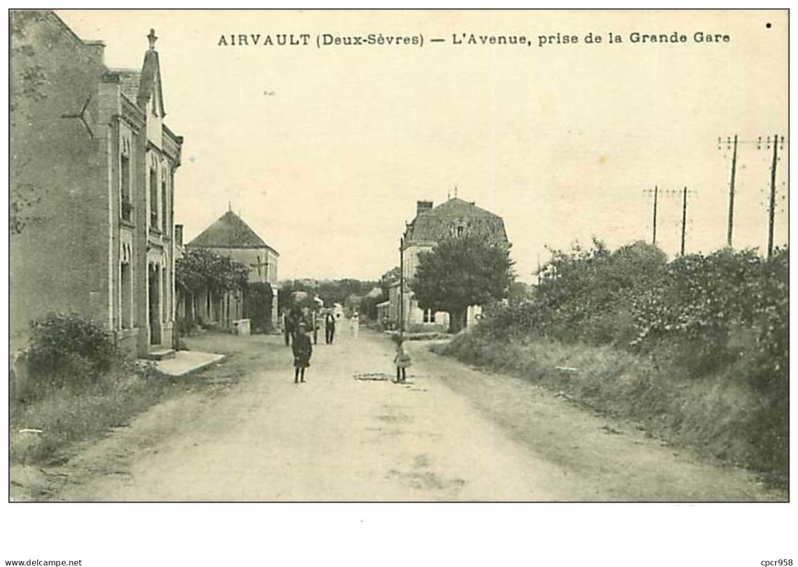 79.AIRVAULT.n°4.L'AVENUE PRISE DE LA GRANDE GARE.RARE - Airvault