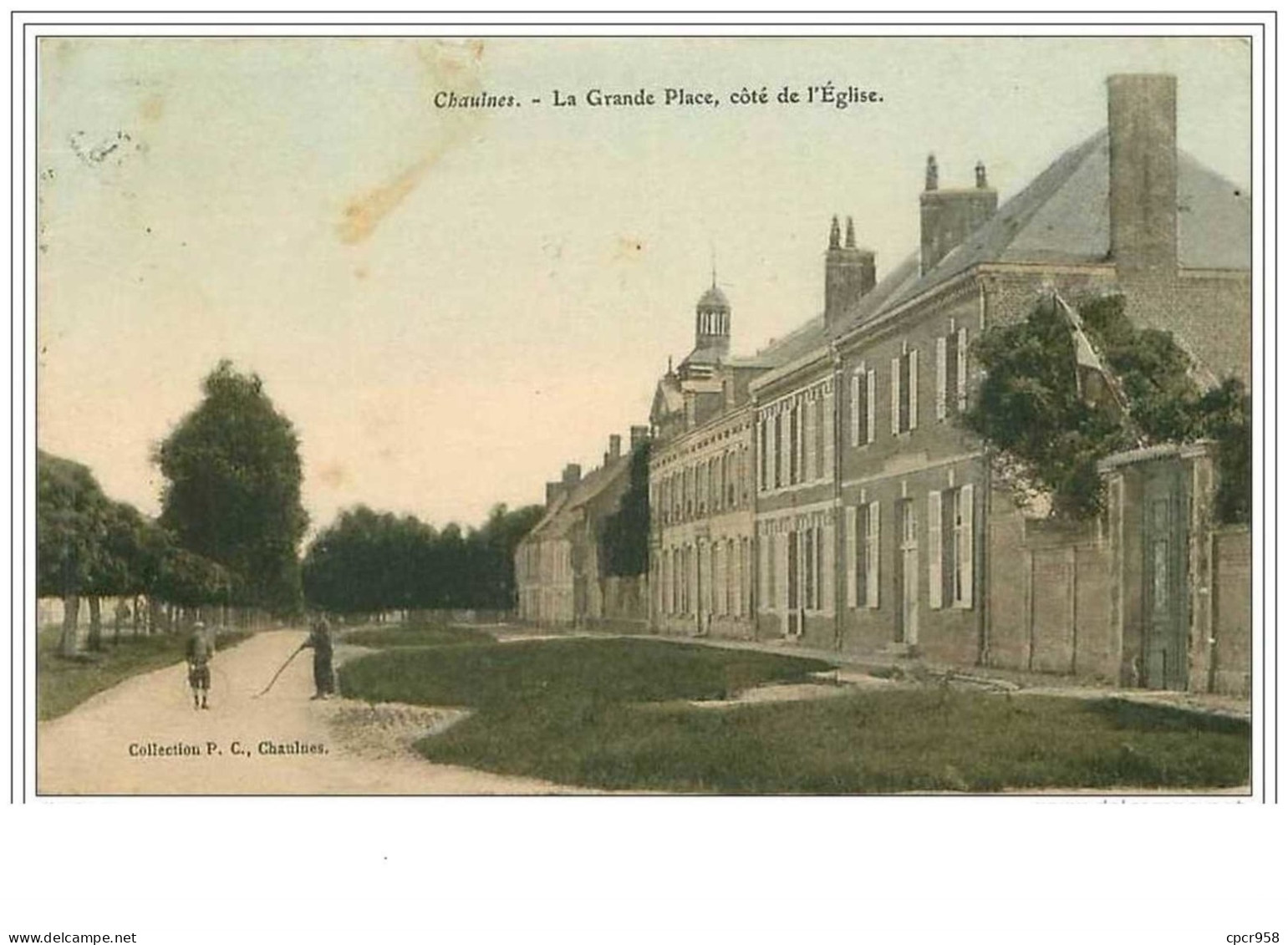 80.CHAULNES.LA GRANDE PLACE .COTE DE L'EGLISE.TACHE - Chaulnes