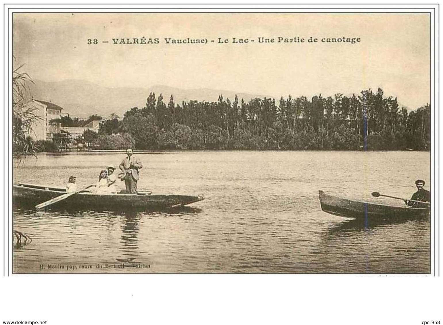 84.VALREAS.LE LAC.UNE PARTIE DE CANOTAGE - Valreas