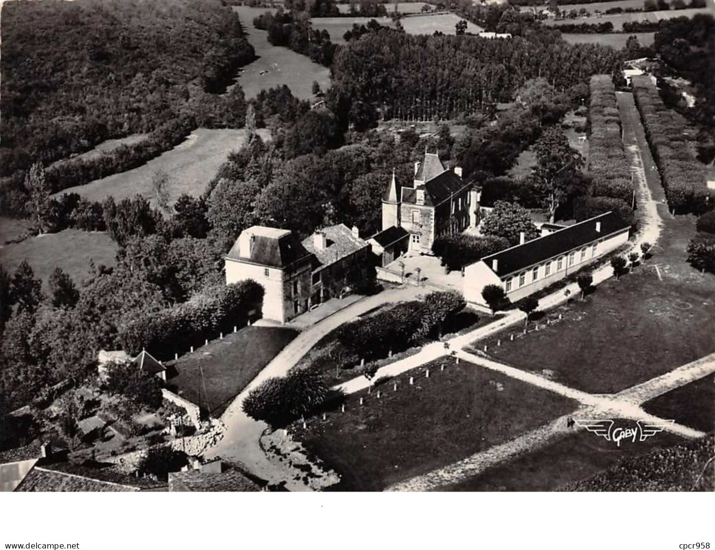 86 .  N° 200813  .  LUSIGNAN .  HOTEL DE VILLE ECOLE ET PROMENADES  .  CPSM . 14,5 X 10,5 - Lusignan