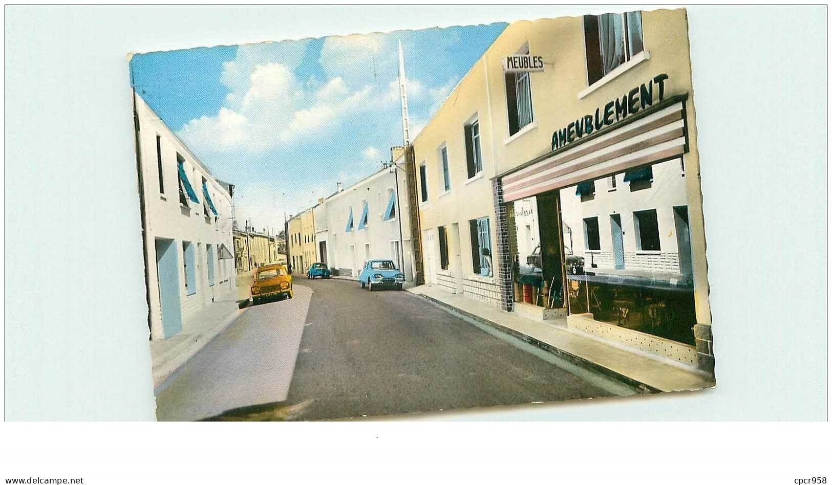 85.LA CHATAIGNERAIE.n°23742.RUE DE LA REPUBLIQUE.CPSM - La Chataigneraie