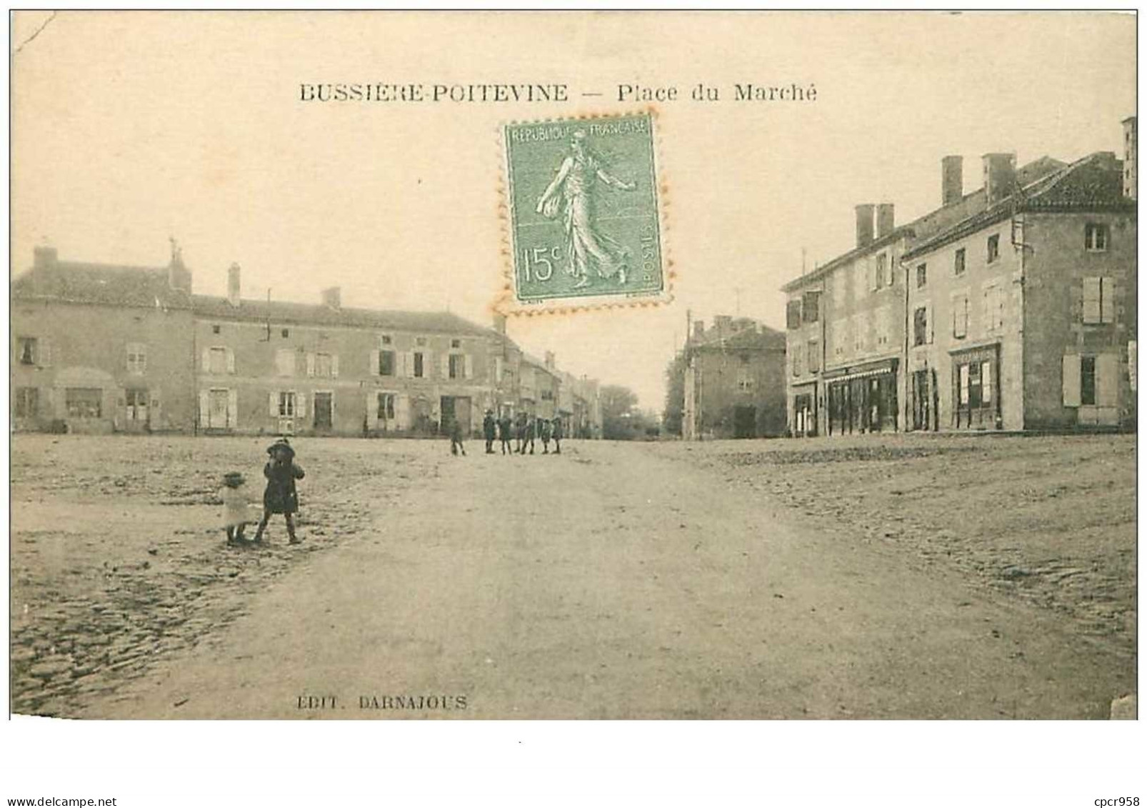 87.BUSSIERE-POITEVINE.n°28080.PLACE DU MARCHE - Bussiere Poitevine