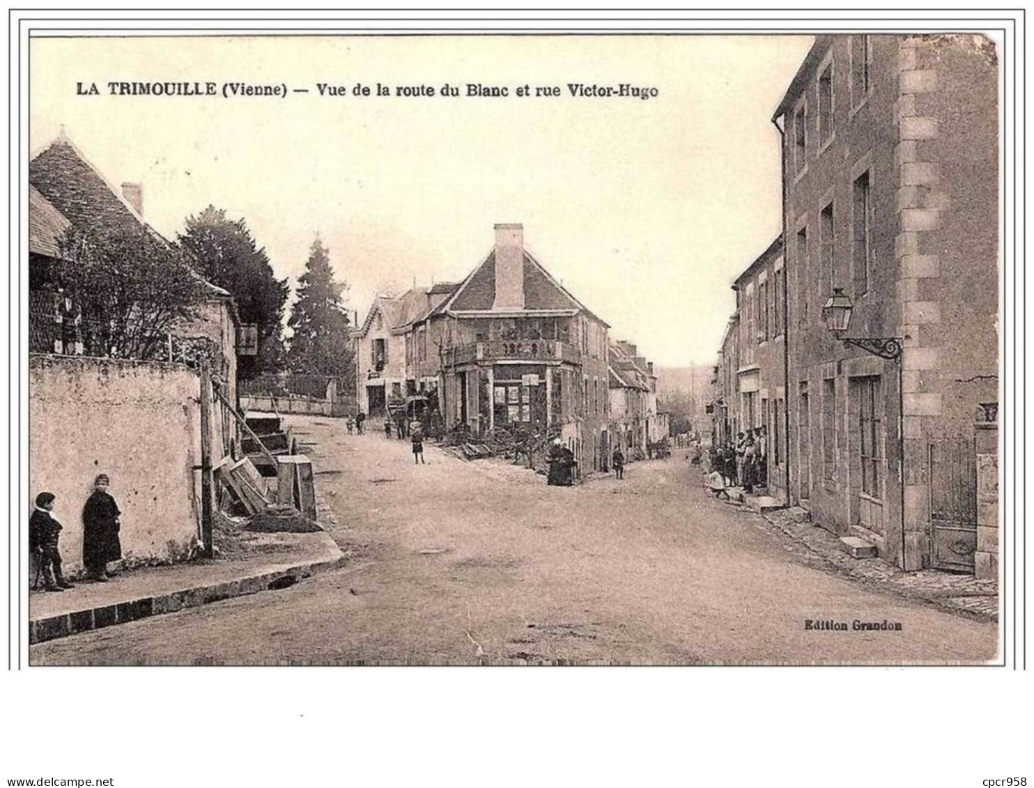 86.LA TRIMOUILLE.ROUTE DU BLANC ET RUE VICTOR HUGO. - La Trimouille