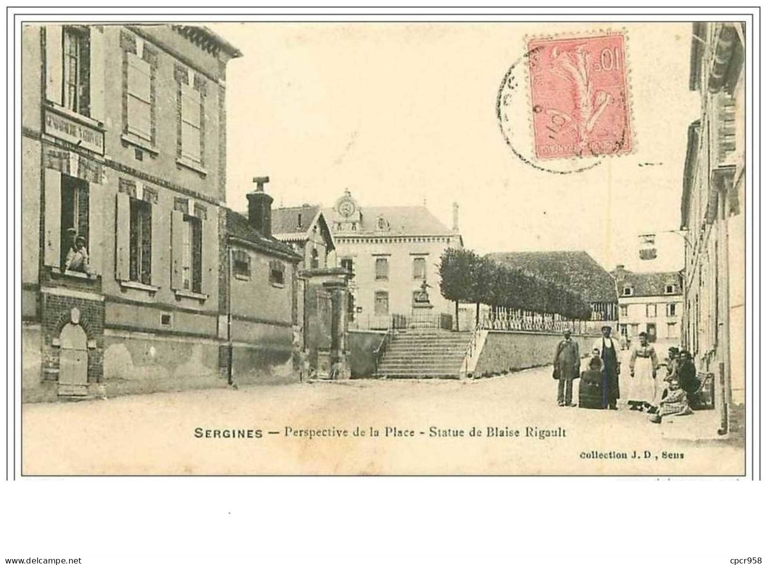 89.SERGINES.PERSPECTIVE DE LA PLACE.STATUE DE BLAISE RIGAULT - Sergines