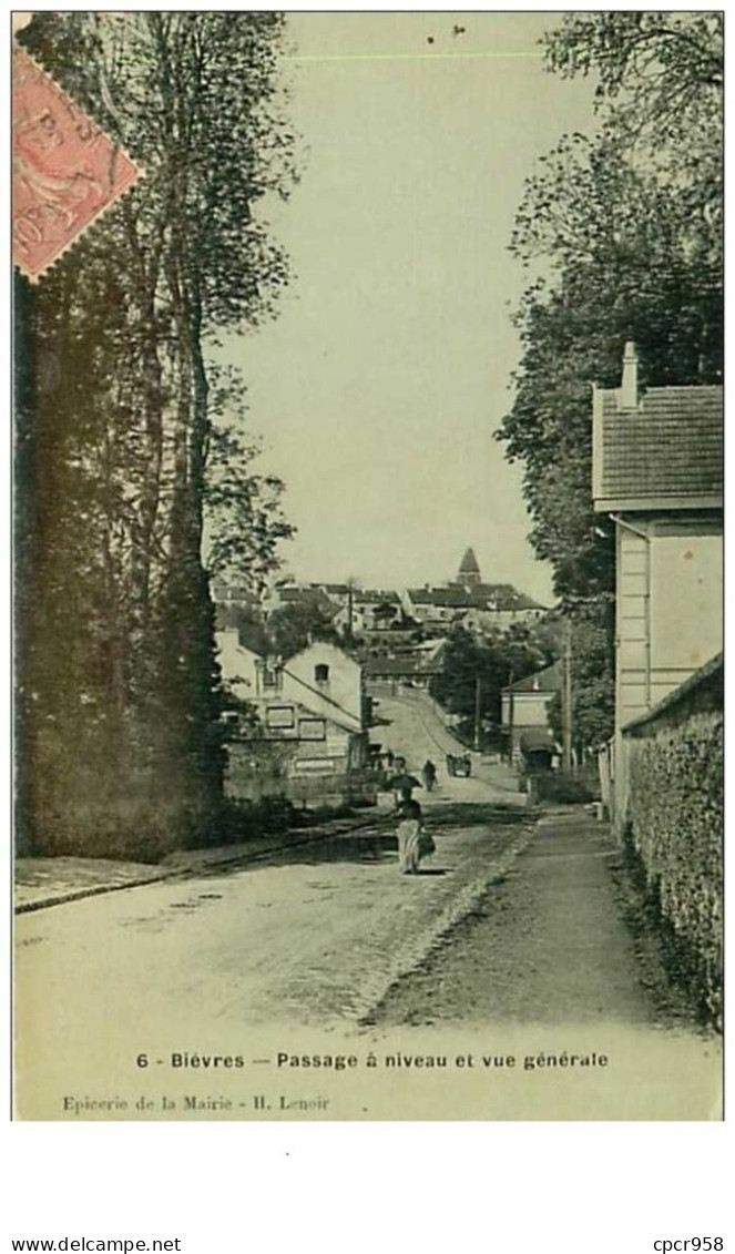 91.BIEVRES.n°6056.PASSAGE A NIVEAU ET VUE GENERALE - Bievres