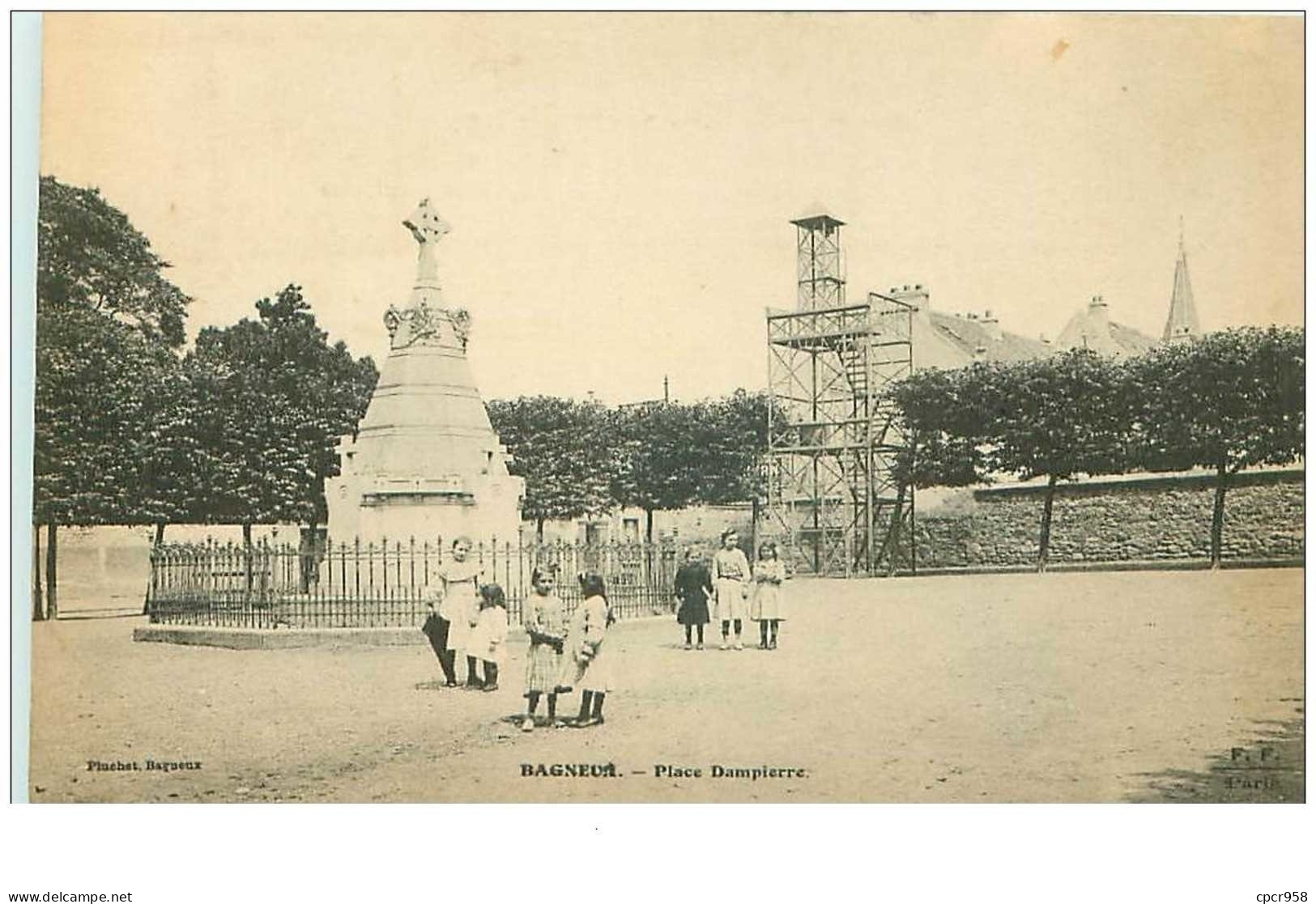 92.BAGNEUX.n°15077.PLACE DAMPIERRE - Bagneux