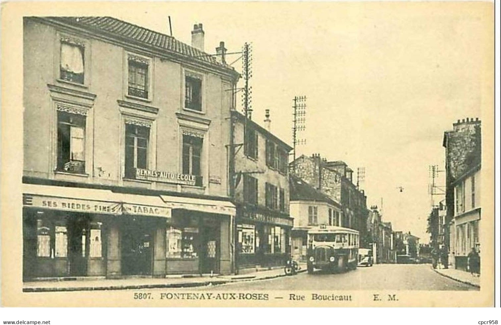 92.FONTENAY AUX ROSES.RUE BOUCICAUT.AUTOBUS.VOIR ETAT - Fontenay Aux Roses