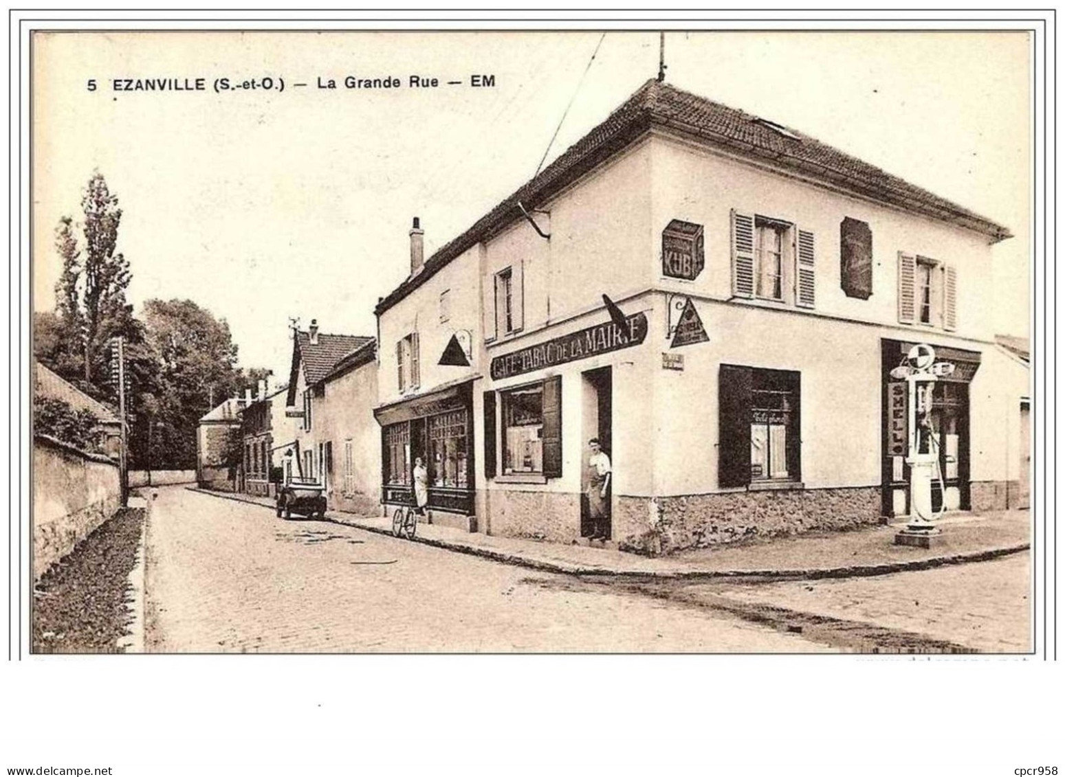 95.EZANVILLE.LA GRANDE RUE.CAFE TABAC DE LA MAIRIE.POMPE A ESSENCE. - Ezanville