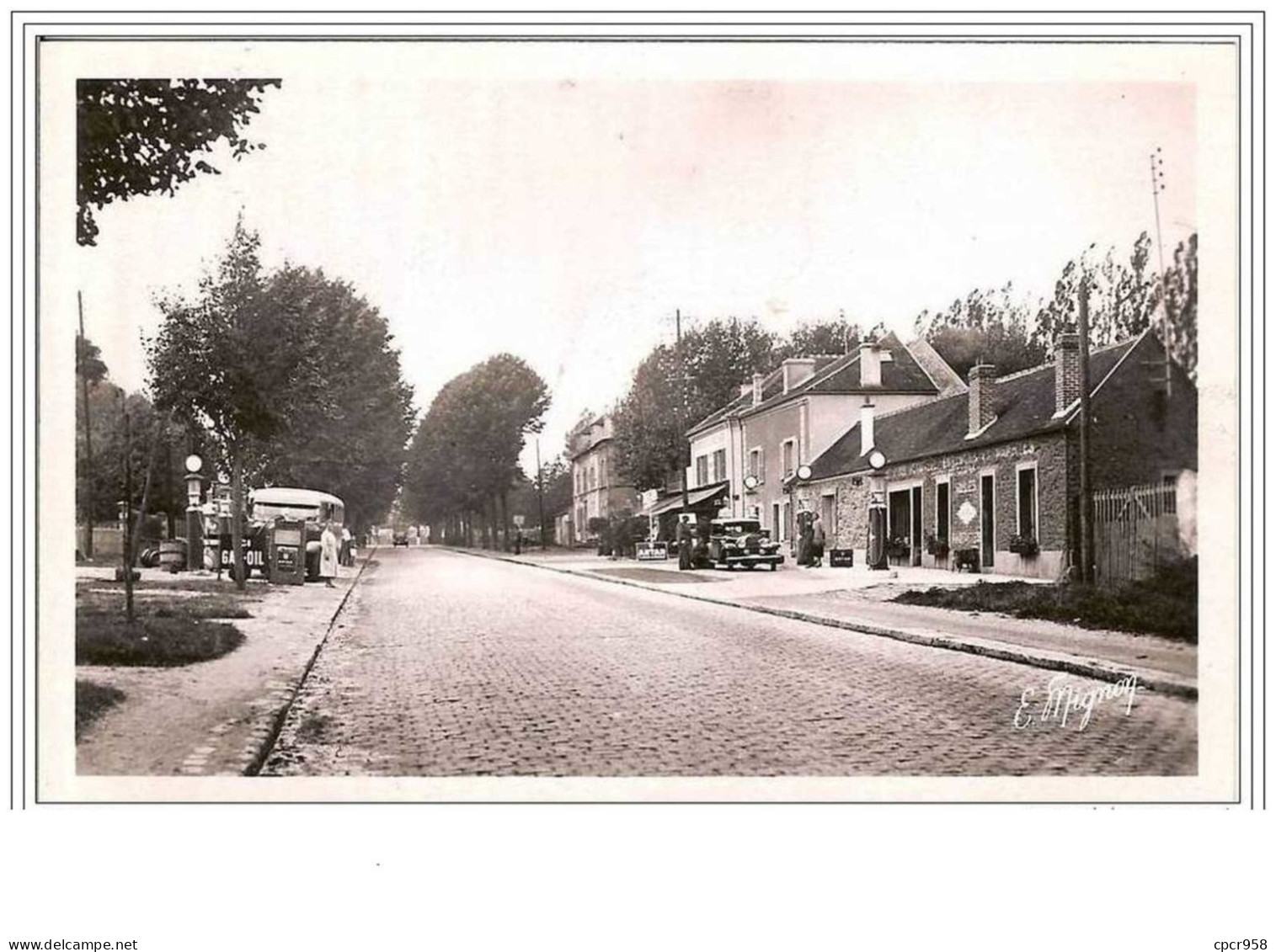 94.VILLECRESNES.ROUTE NATIONALE N°19.POMPE A ESSENCES.CP PHOTO. . - Villecresnes