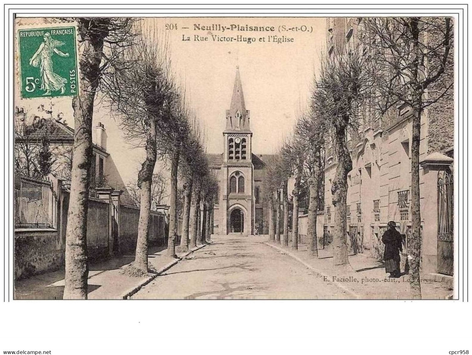 93.NEUILLY PLAISANCE.LA RUE VICTOR HUGO ET L EGLISE. - Neuilly Plaisance