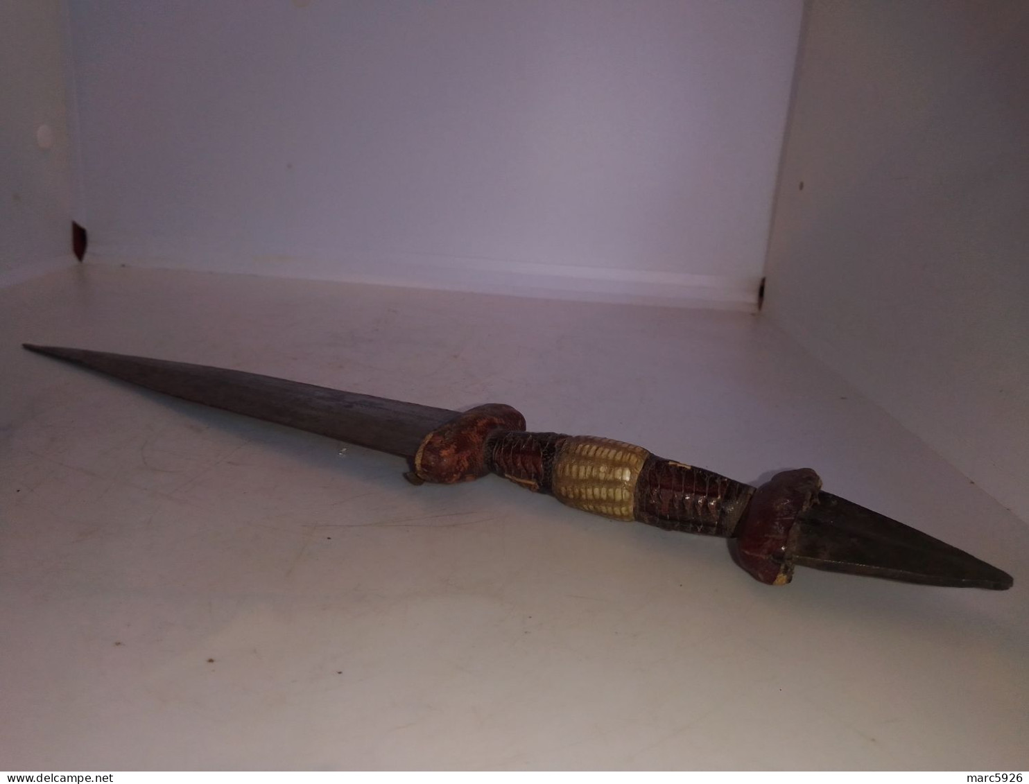 ANCIEN POIGNARD AFRICAIN RECOUVERT DE CUIR ECT .... - Knives/Swords