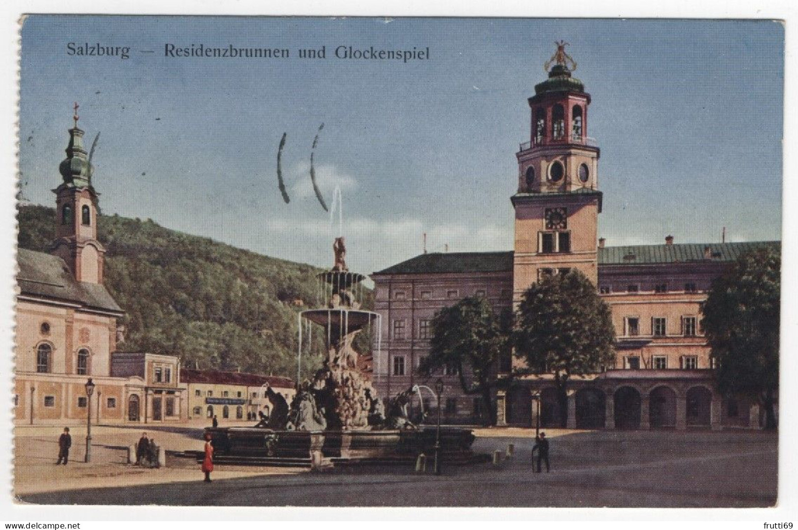 AK 212105 AUSTRIA -  Salzburg - Residenzbrunnen Mit Glockenspiel - Salzburg Stadt